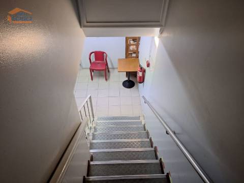  Oportunidade Única! Bar em Alvor à Venda!