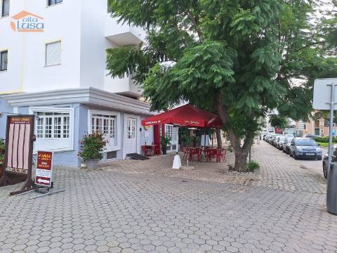  Oportunidade Única! Bar em Alvor à Venda!