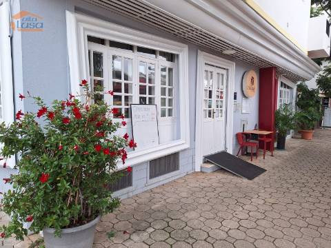  Oportunidade Única! Bar em Alvor à Venda!