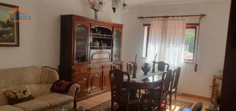 Moradia e terreno agrícola  de regadio 