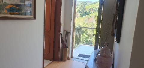 Moradia e terreno agrícola  de regadio 