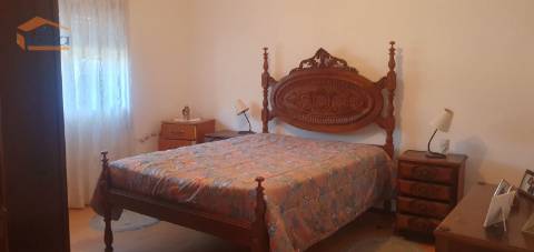 Moradia e terreno agrícola  de regadio 