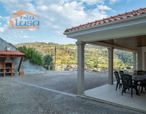 Moradia tranquila com excelente exposição solar para umas ferias inesquecíveis no campo. 