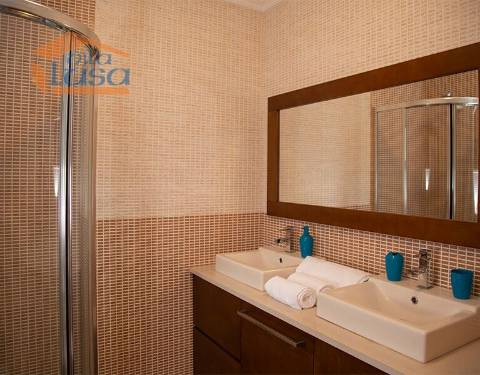 Moradia tranquila com excelente exposição solar para umas ferias inesquecíveis no campo. 