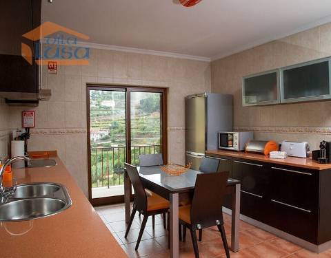 Moradia tranquila com excelente exposição solar para umas ferias inesquecíveis no campo. 