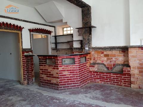 Prédio para venda em Peso da Régua com vistas rio Douro