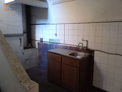 Prédio para venda em Peso da Régua com vistas rio Douro