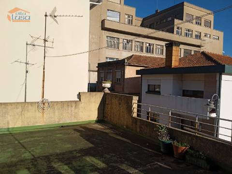 Prédio para venda em Peso da Régua com vistas rio Douro