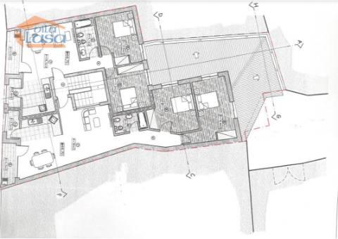 Prédio para recuperar no centro de Nelas