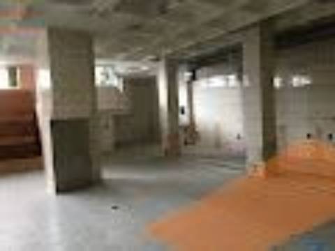 Loja para arrendamento em Centro Comercial no centro de Gondomar