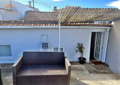 Quarto com uso de cozinha e quarto de banho com espaço exterior centro de Valbom