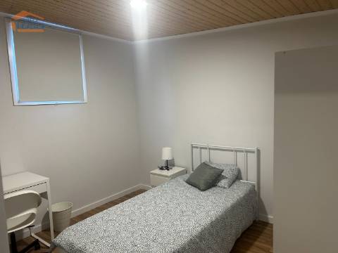 Quarto com uso de cozinha e quarto de banho com espaço exterior centro de Valbom