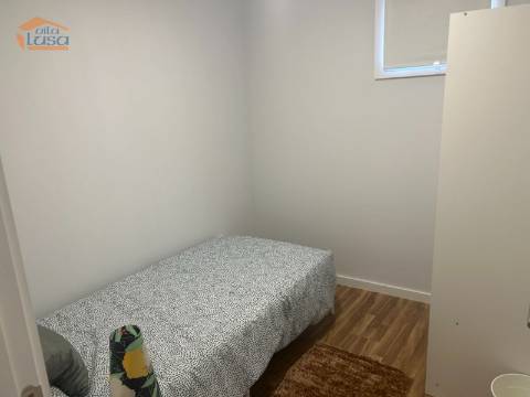 Quarto com uso de cozinha e quarto de banho com espaço exterior centro de Valbom