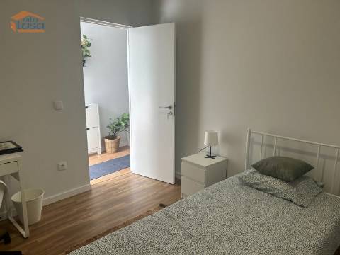 Quarto com uso de cozinha e quarto de banho com espaço exterior centro de Valbom