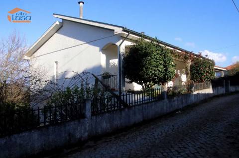 Moradia de 4 frentes com 1.000m2 de terreno