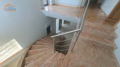 Moradia de 4 frentes na praia da Madalena, VN Gaia