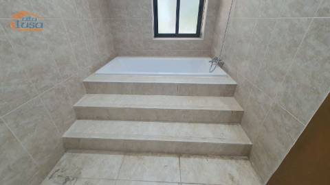 Moradia de 4 frentes na praia da Madalena, VN Gaia