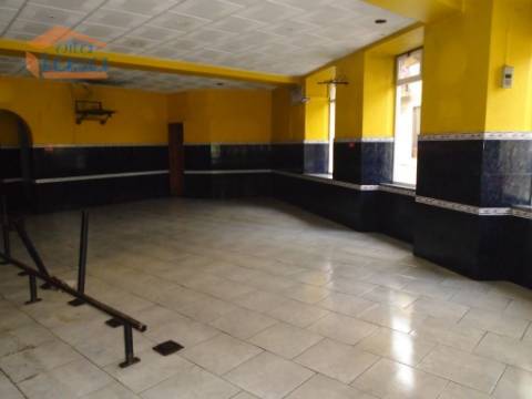 Prédio para recuperar em Nelas