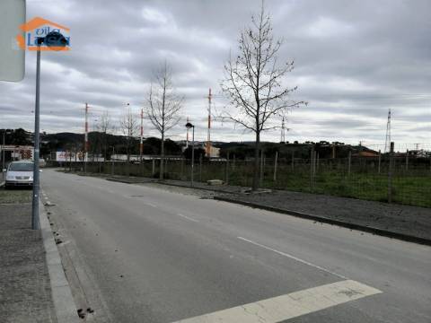 Lote de Terreno para construção de Moradia T3, 3 frentes, A. Santas, Maia