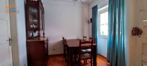 Moradia Geminada no Bairro da Encarnação para remodelar