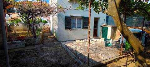 Moradia Geminada no Bairro da Encarnação para remodelar