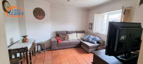 Moradia T6, com 3 frentes no centro de Valongo.