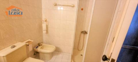 Moradia T6, com 3 frentes no centro de Valongo.