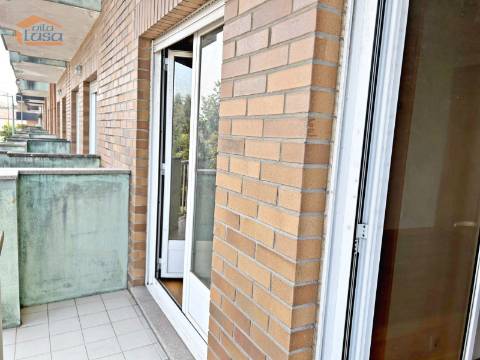 Apartamento T2 Suite Edifício Alamo ao Hospital São João lugar de garagem e arrumos