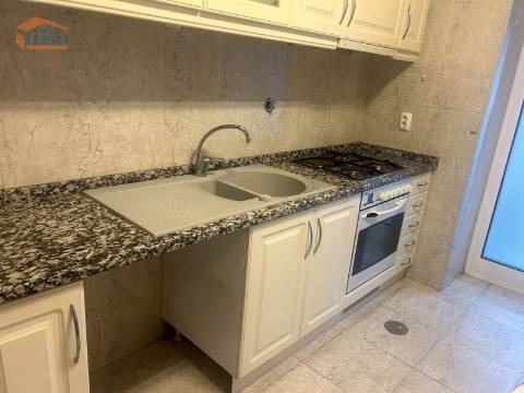 Apartamento T2 Suite Edifício Alamo ao Hospital São João lugar de garagem e arrumos