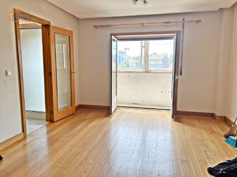 Apartamento T2 Suite Edifício Alamo ao Hospital São João lugar de garagem e arrumos