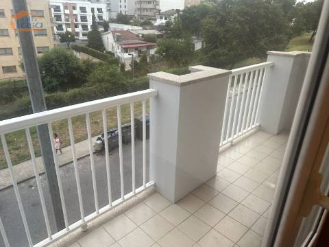 Apartamento T2 Suite Edifício Alamo ao Hospital São João lugar de garagem e arrumos