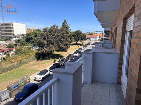 Apartamento T2 Suite Edifício Alamo ao Hospital São João lugar de garagem e arrumos
