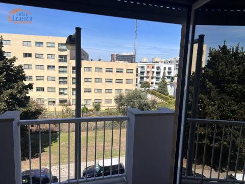 Apartamento T2 Suite Edifício Alamo ao Hospital São João lugar de garagem e arrumos