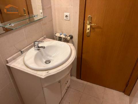 Apartamento T2 Suite Edifício Alamo ao Hospital São João lugar de garagem e arrumos