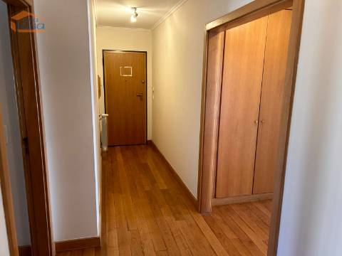 Apartamento T2 Suite Edifício Alamo ao Hospital São João lugar de garagem e arrumos