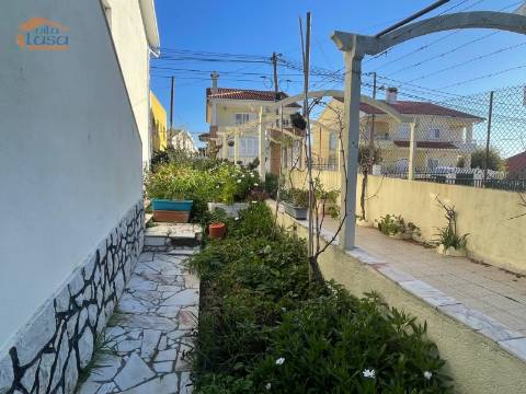 Magnifica Moradia Inserida num lote de 500 m2.