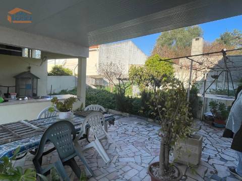 Magnifica Moradia Inserida num lote de 500 m2.