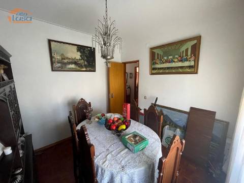 Magnifica Moradia Inserida num lote de 500 m2.