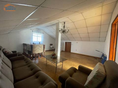 Magnifica Moradia Inserida num lote de 500 m2.