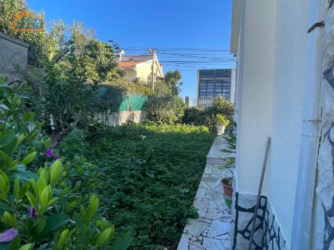 Magnifica Moradia Inserida num lote de 500 m2.