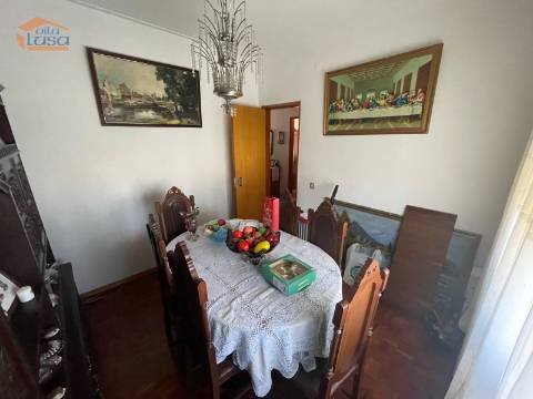 Magnifica Moradia Inserida num lote de 500 m2.