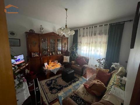 Magnifica Moradia Inserida num lote de 500 m2.