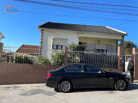 Magnifica Moradia Inserida num lote de 500 m2.