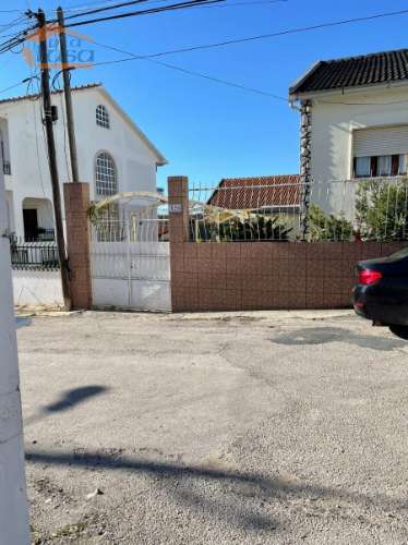 Magnifica Moradia Inserida num lote de 500 m2.