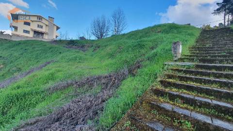 Terreno Excecional para Moradia Unifamiliar de 4 frentes em Vila Real