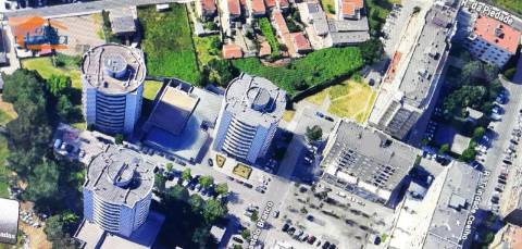 1 LOJA (2 frações unidas) junto às piscinas de Águas Santas