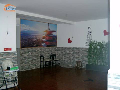 1 LOJA (2 frações unidas) junto às piscinas de Águas Santas