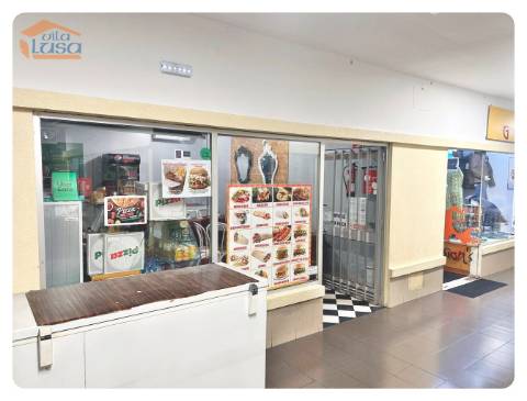Café snack bar a funcionar no Centro Comercial Monte Crasto Gondomar