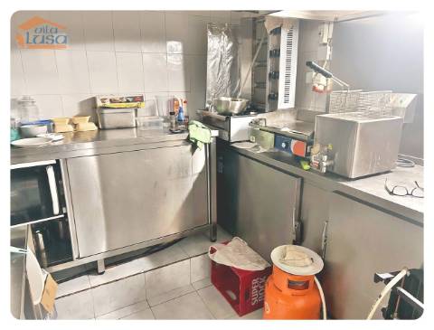 Café snack bar a funcionar no Centro Comercial Monte Crasto Gondomar