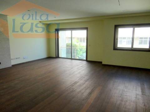 Moradia Nova T4 Centro de Vila Nova de Gaia garagem para 3 carros 